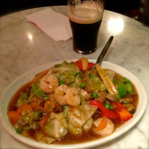 Rad Na: Fried thick noodles topped with gravy and green vegetables