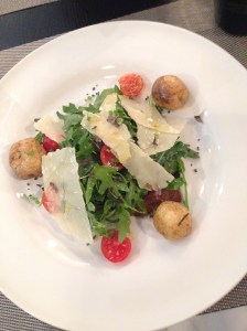 Stracetti di Carne con Rúcula y Parmesano