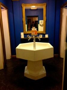 El Baño de The Troubadour