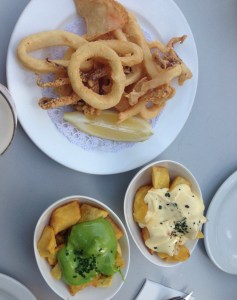 Calamars a l'Andalusa, Patates Braves d'aquí y Patates Reverdes