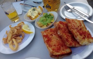 Infaltable Pan de coca amb tomàquet, oli i sal