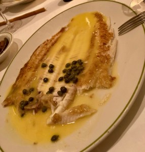 Dover Sole/Lenguado Meuniere con alcaparras y limón